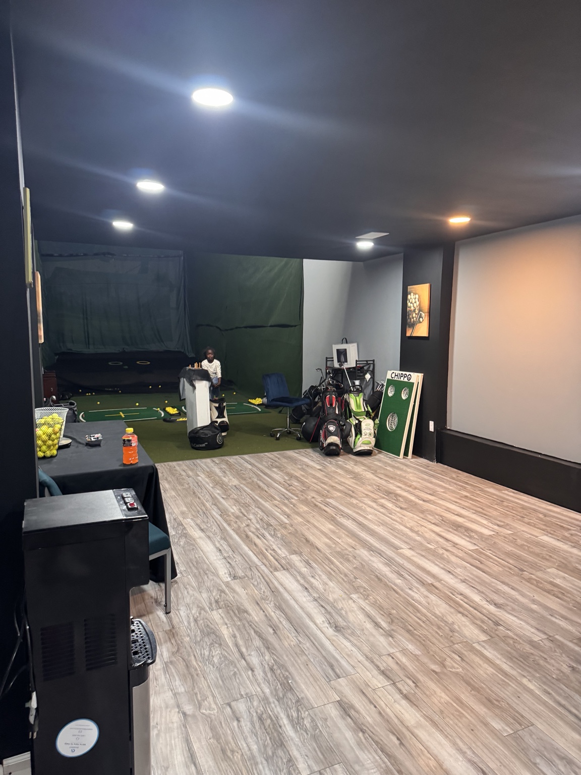 Interior of Fayetteville Indoor Golf Simulation